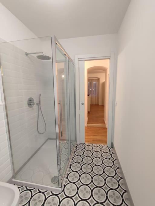 Casa Renova, Intero Appartamento, 2 Camere, Max 4 Ospiti, Trieste Zona Storica Bagian luar foto