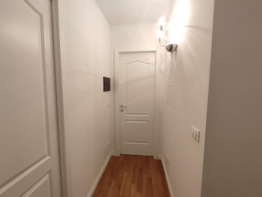 Casa Renova, Intero Appartamento, 2 Camere, Max 4 Ospiti, Trieste Zona Storica Bagian luar foto