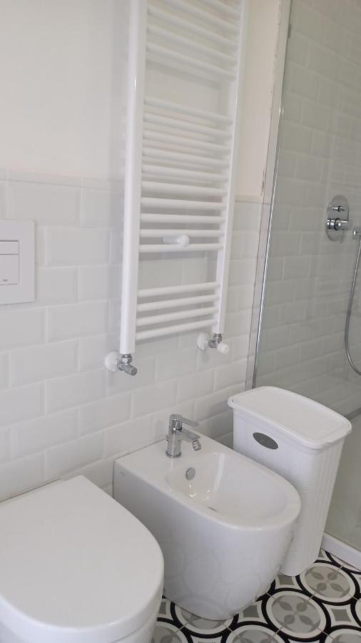 Casa Renova, Intero Appartamento, 2 Camere, Max 4 Ospiti, Trieste Zona Storica Bagian luar foto
