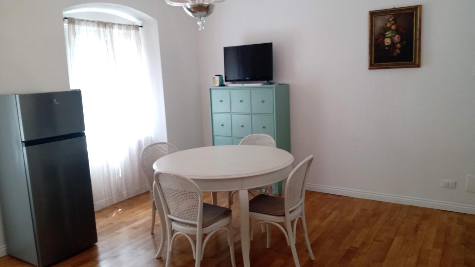 Casa Renova, Intero Appartamento, 2 Camere, Max 4 Ospiti, Trieste Zona Storica Bagian luar foto