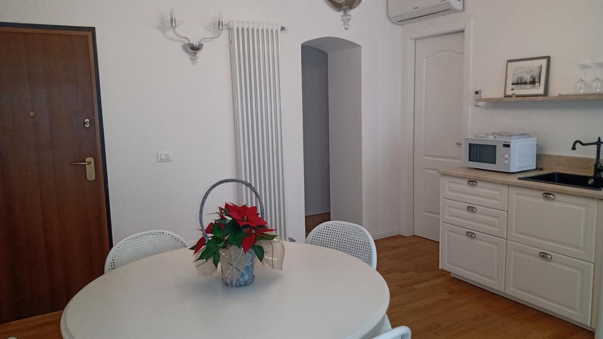 Casa Renova, Intero Appartamento, 2 Camere, Max 4 Ospiti, Trieste Zona Storica Bagian luar foto