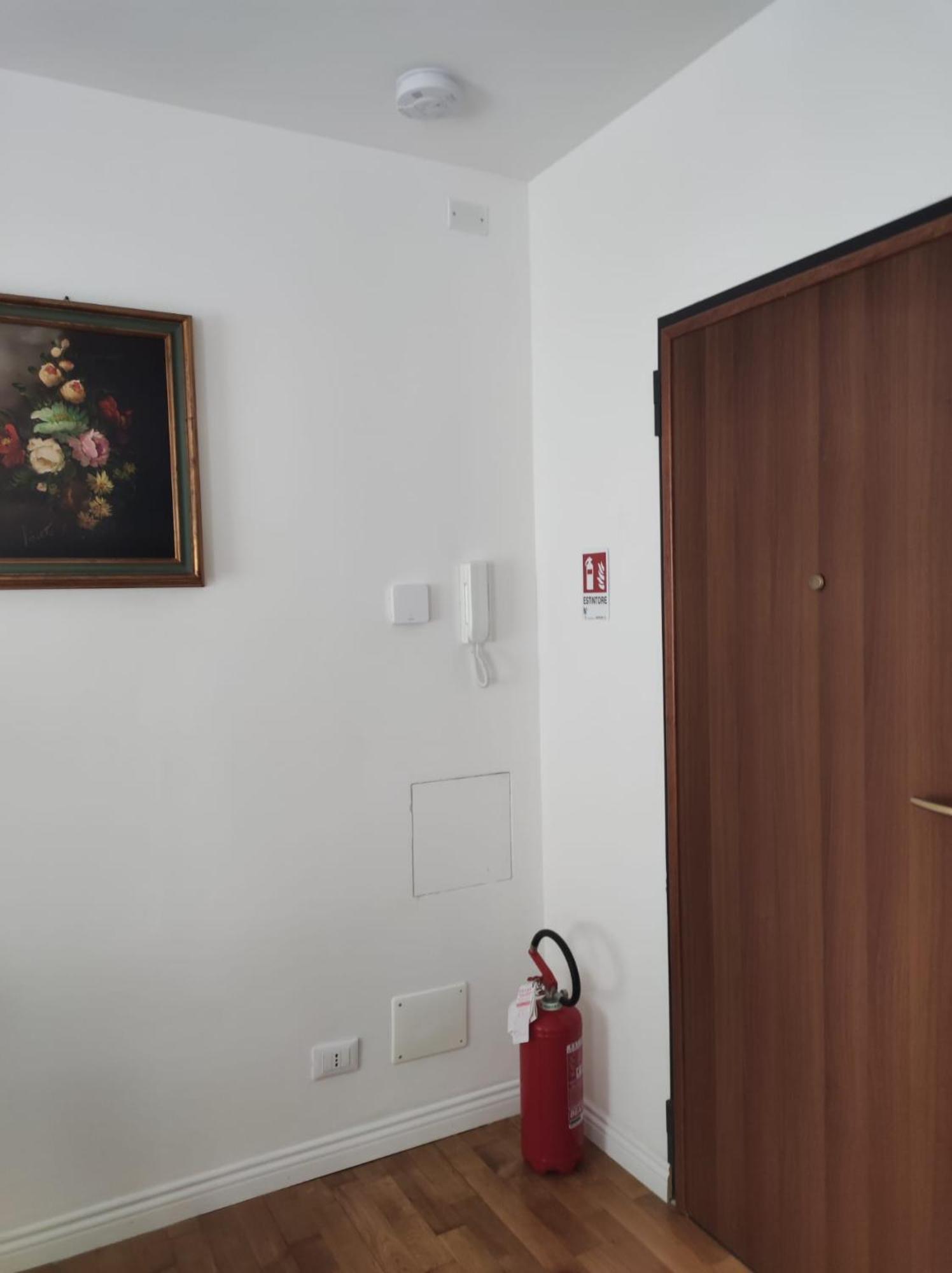 Casa Renova, Intero Appartamento, 2 Camere, Max 4 Ospiti, Trieste Zona Storica Bagian luar foto