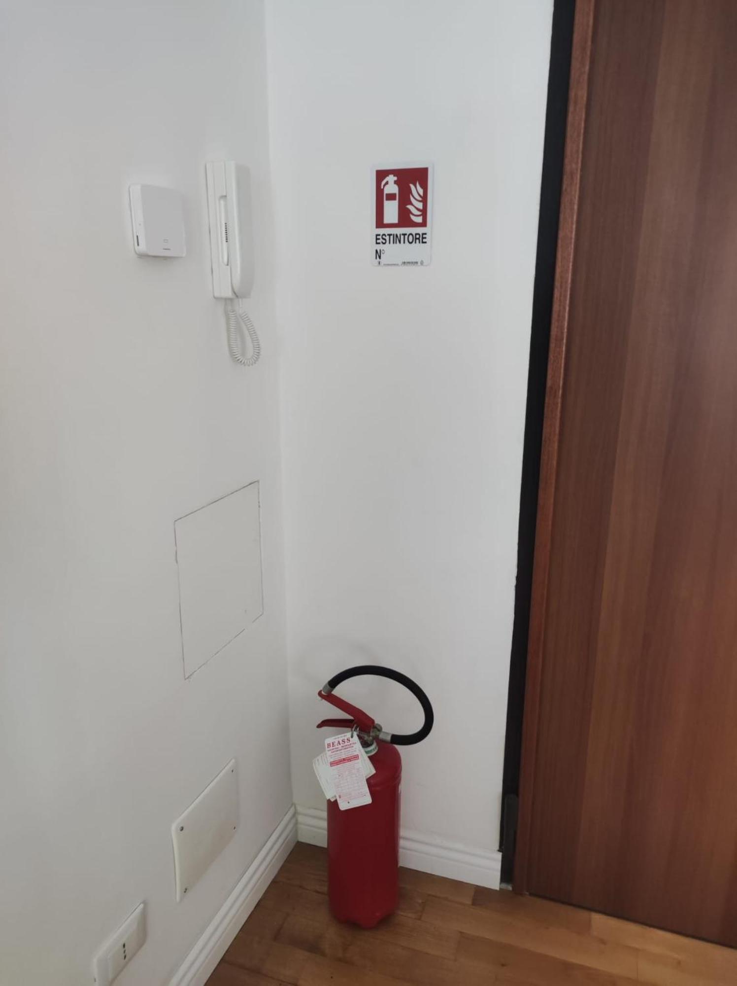 Casa Renova, Intero Appartamento, 2 Camere, Max 4 Ospiti, Trieste Zona Storica Bagian luar foto