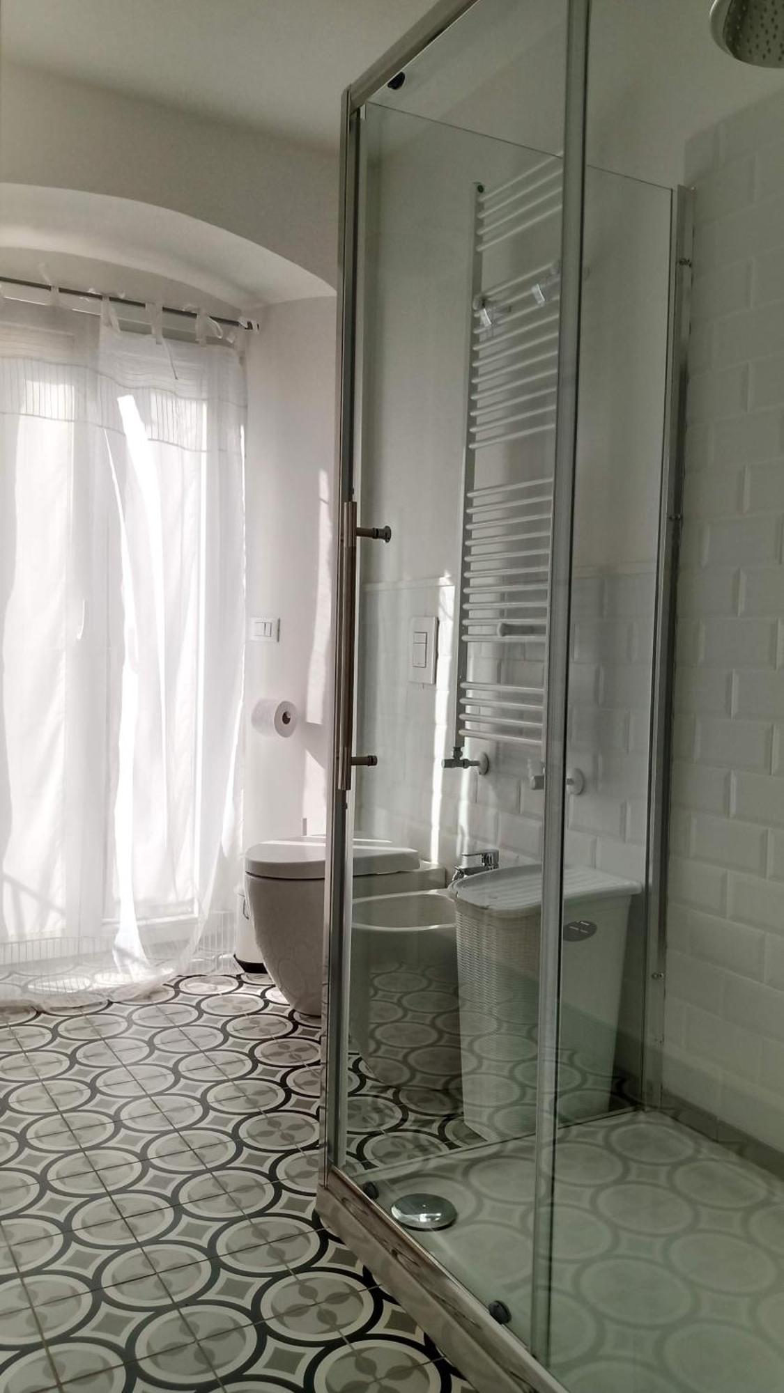 Casa Renova, Intero Appartamento, 2 Camere, Max 4 Ospiti, Trieste Zona Storica Bagian luar foto