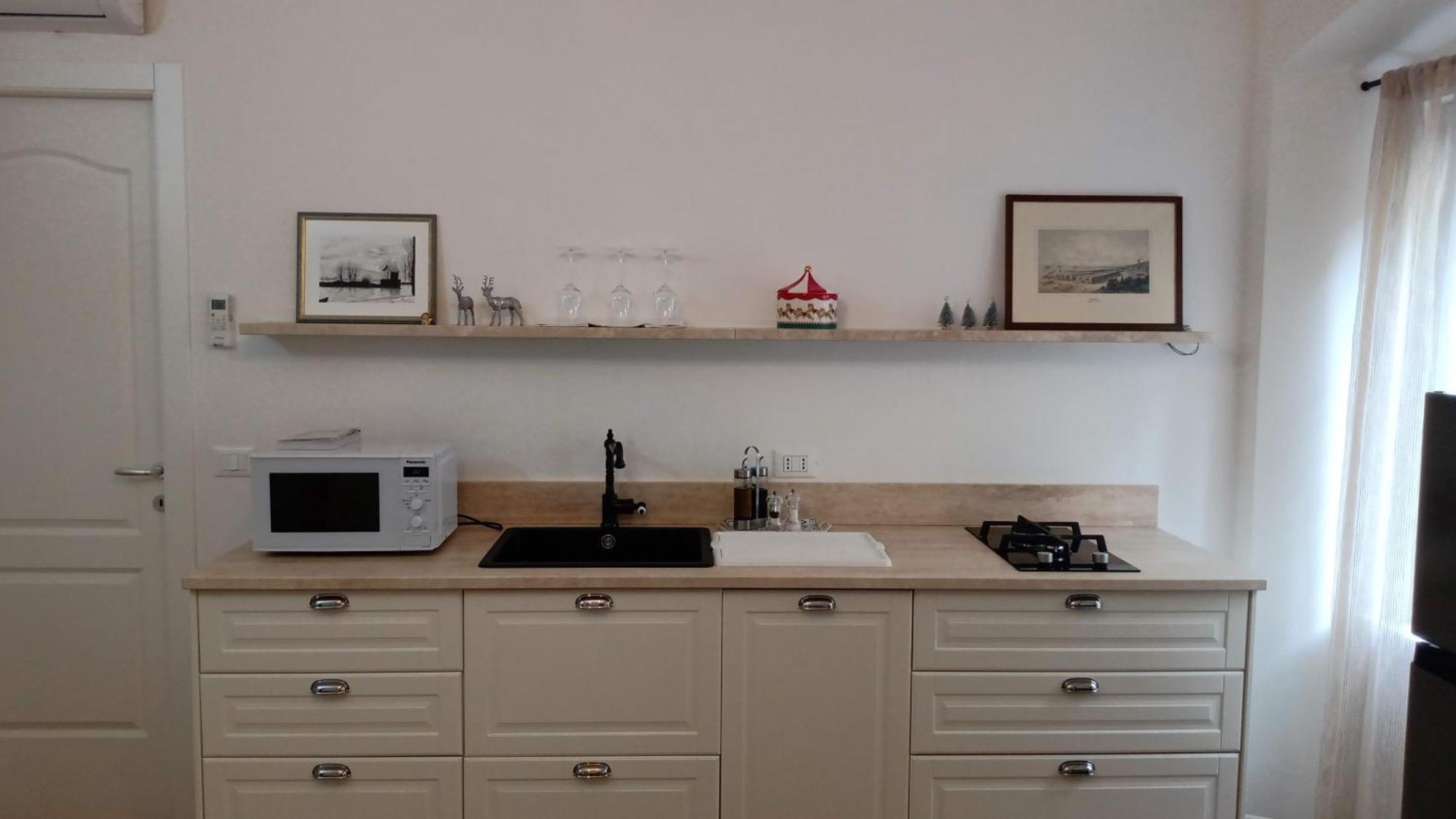 Casa Renova, Intero Appartamento, 2 Camere, Max 4 Ospiti, Trieste Zona Storica Bagian luar foto
